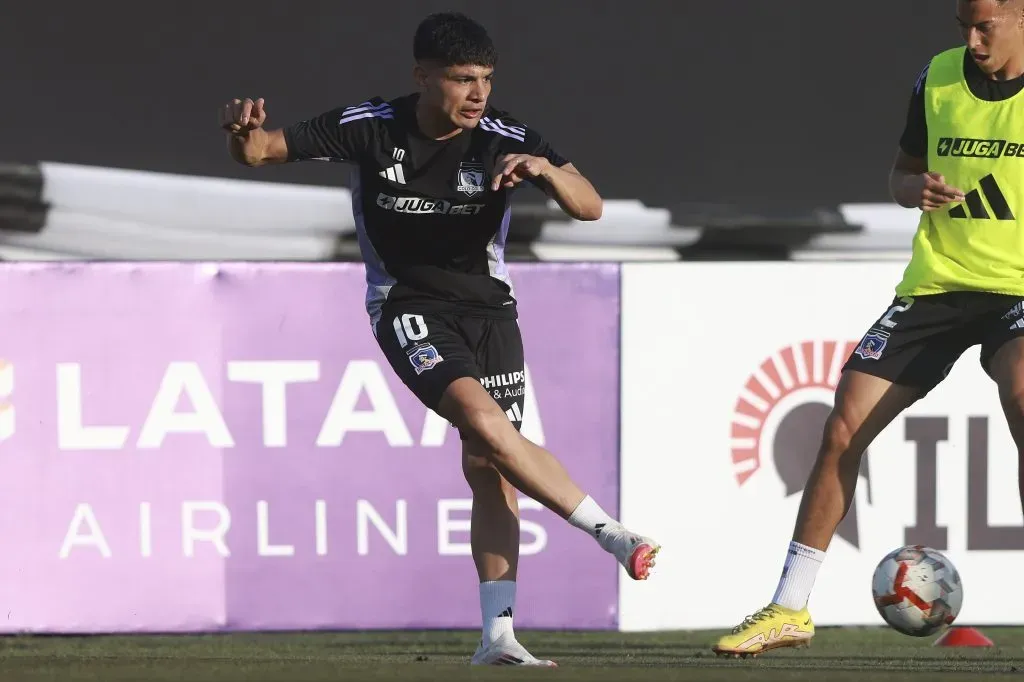 Claudio Aquino en el calentamiento frente a Limache. (Felipe Zanca/Photosport).