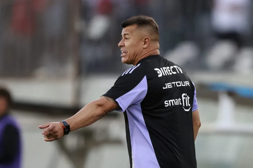 Jorge Almirón quedó con sabor malo por el gol de pelota detenida. (Felipe Zanca/Photosport).