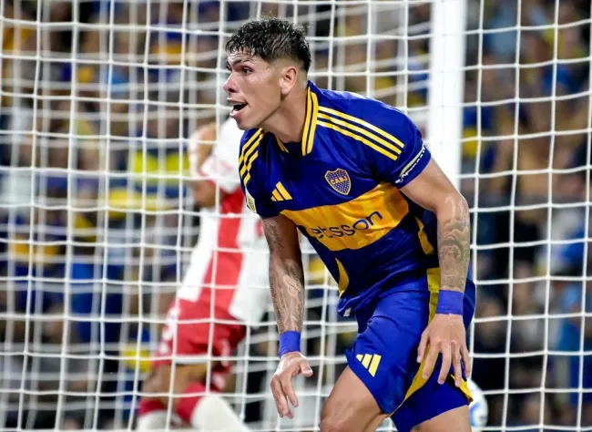 Carlos Palacios tiene nerviosos a todos en Boca Juniors tras su estreno goleador. Foto: Getty Images.