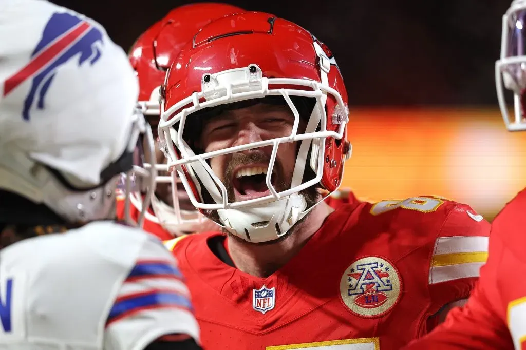 Travis Kelce, de los Chiefs, reacciona tras un touchdown (Getty Images).