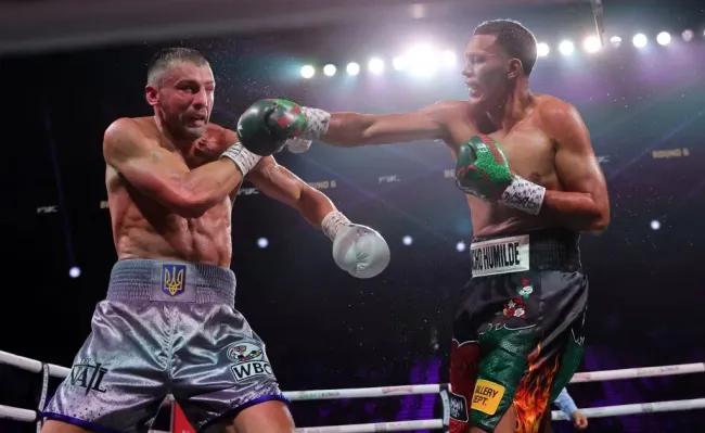 David Benavidez noquea a Oleksandr Gvozdyk el 15 de junio de 2024 (Getty Images).