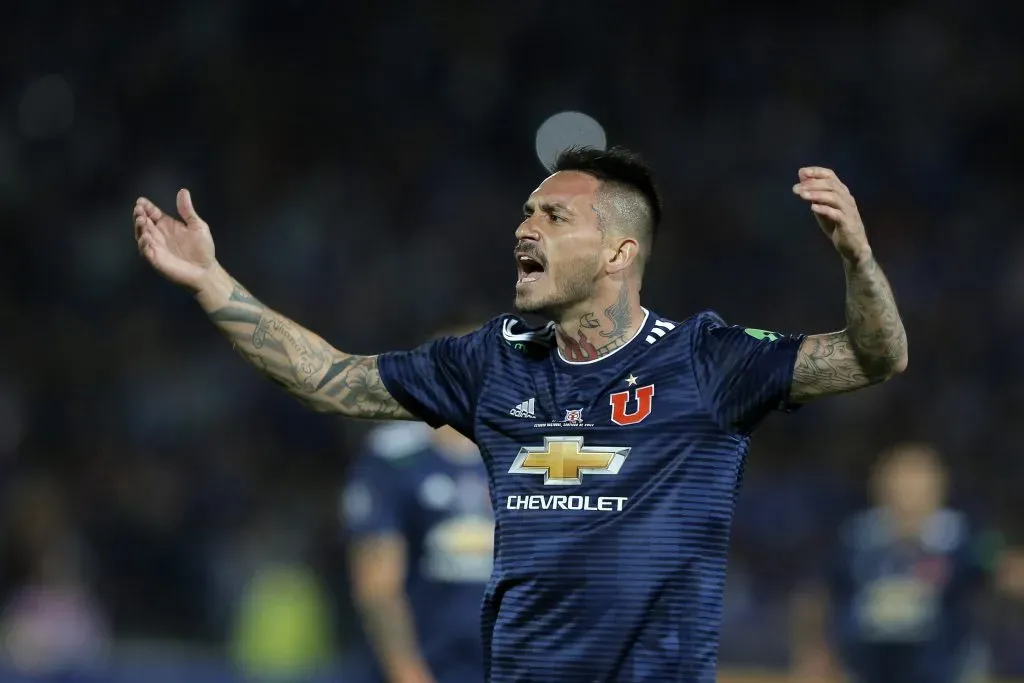 Mauricio Pinilla le tiene mucha fe a Di Yorio. (Javier Torres/Photosport).