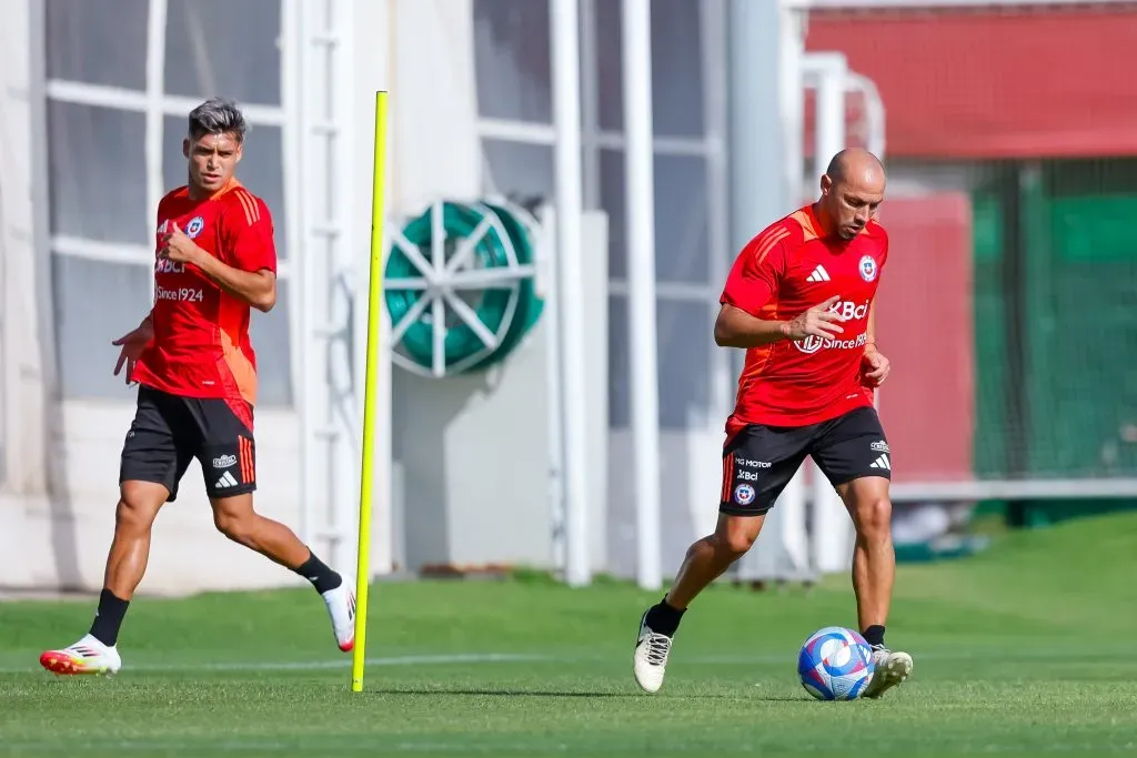 Fabián Hormazábal y Marcelo Díaz en la selección chilena. (Foto: Pepe Alvujar/FPA).