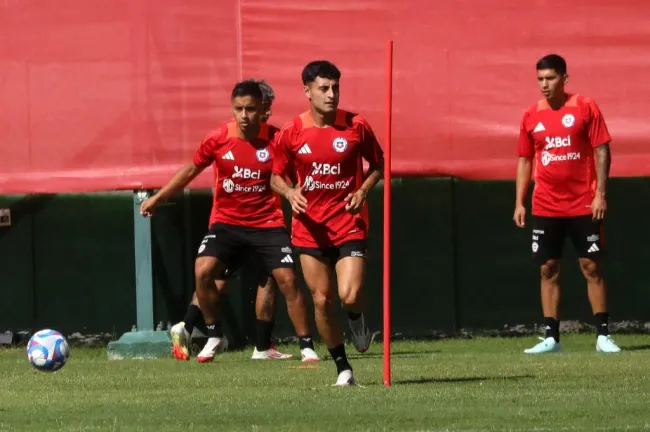 Altamirano entrena con la selección chilena. (Javier Salvo/Photosport).