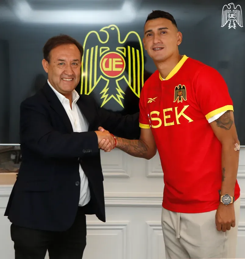 Matías Suárez junto a Cristian Rodríguez, gerente general de Unión Española. (Foto: Carlos Succo | Unión Española).