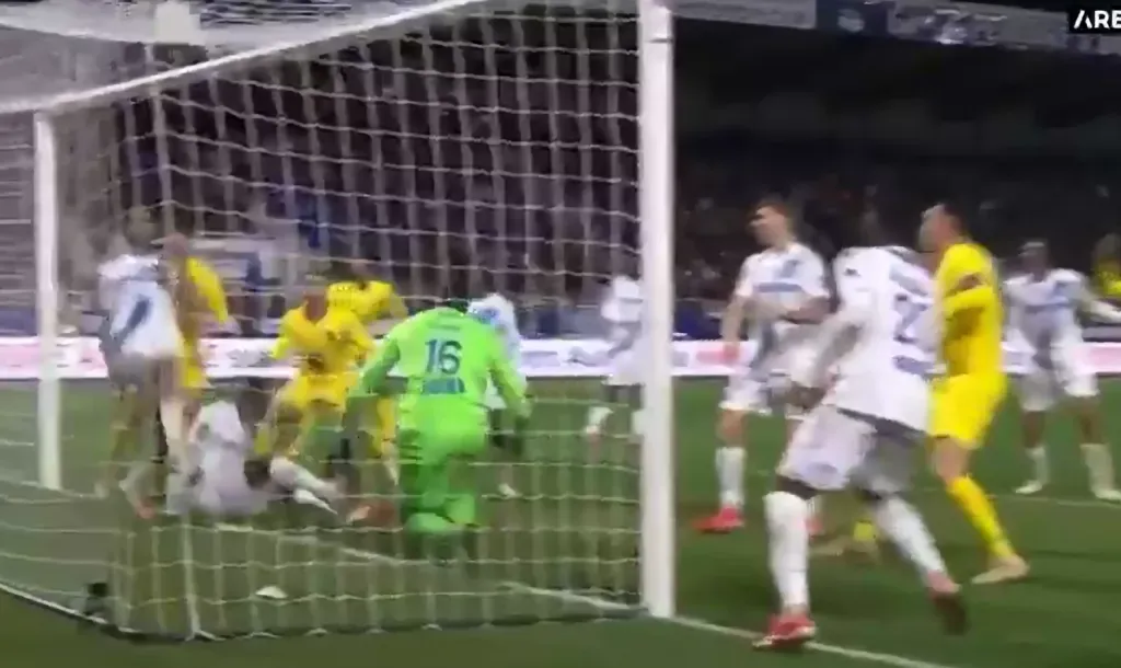 Así, Toulouse encontró el empate 1 a 1 ante Auxerre. Foto: Twitter.