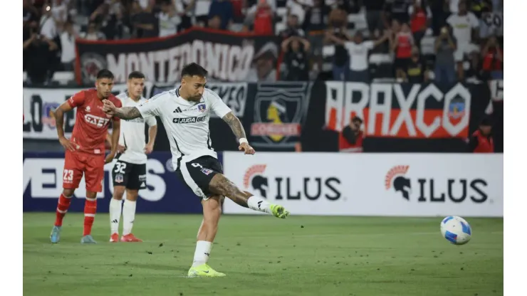 Javier Correa y la ejecución que valió su triplete.
Dragomir Yankovic/Photosport