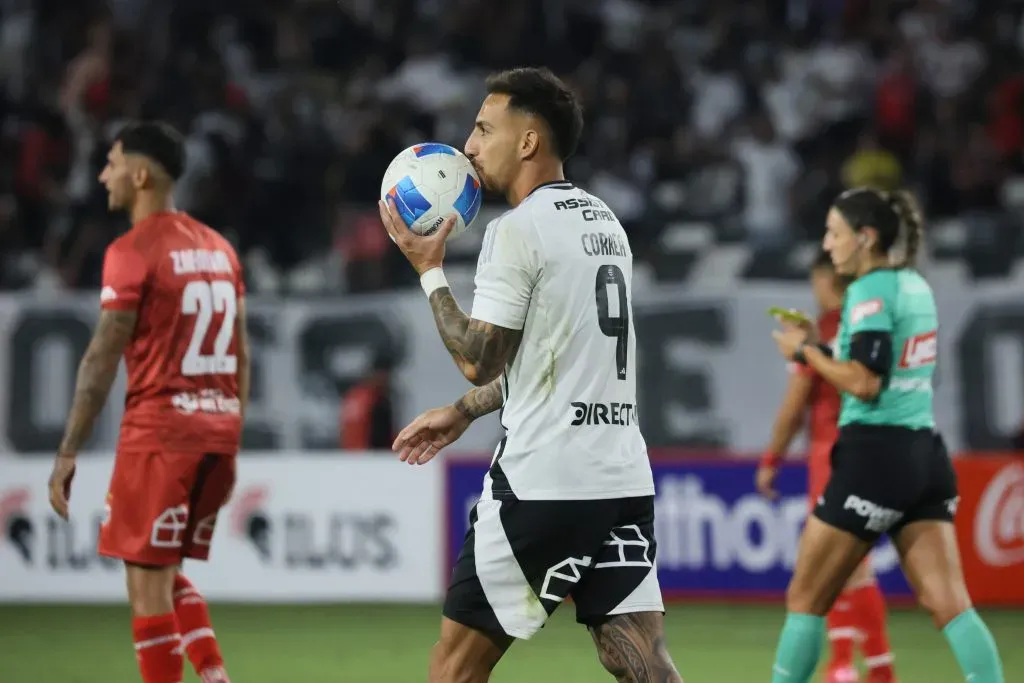 Javier Correa luego de marcar el penal. (Dragomir Yankovic/Photosport).