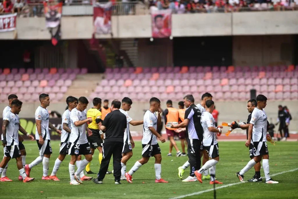 En Colo Colo se quejaron por el estado de la cancha de La Portada. Foto: Alejandro Pizarro Ubilla/Photosport
