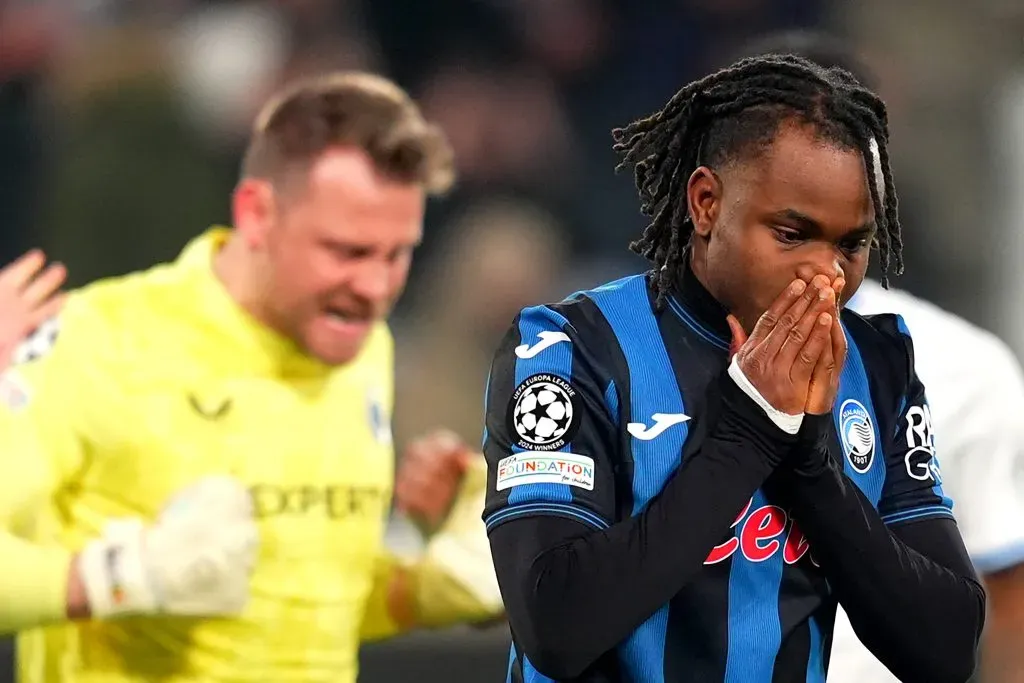 Ademola Lookman quedó así tras el penal que falló. (Spada/LaPressex).