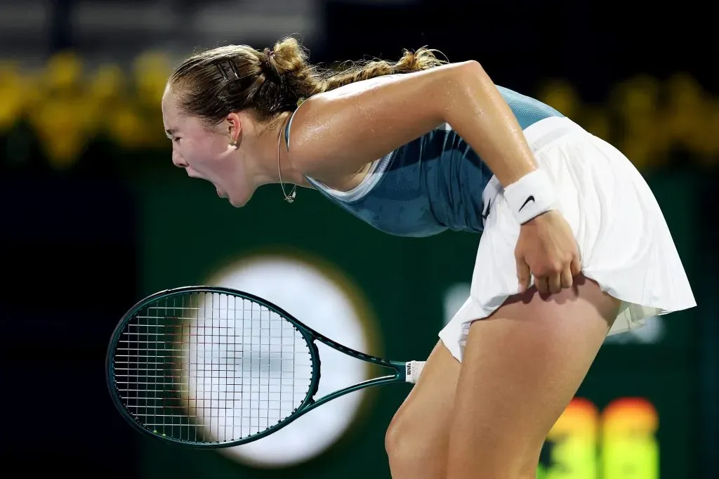 Mirra Andreeva celebra un punto ante Clara Tauson en la final del Dubai Duty Free Tennis Championships (Getty Images).