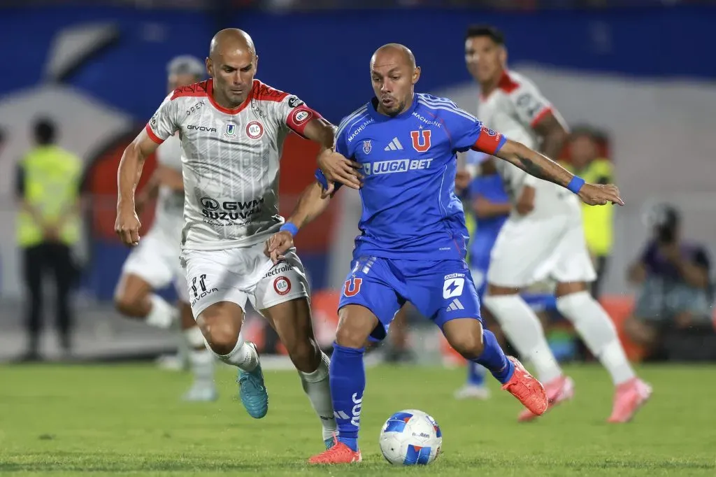 Marcelo Díaz no completó todo el partido ante La Calera. Foto: Felipe Zanca/Photosport