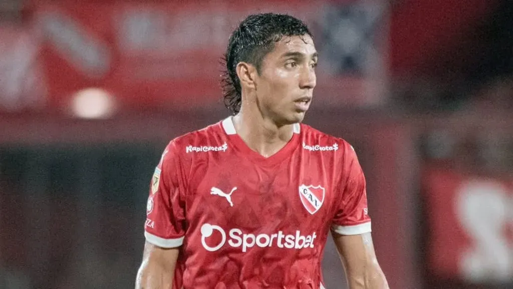 Luciano Cabral jugando por Independiente.