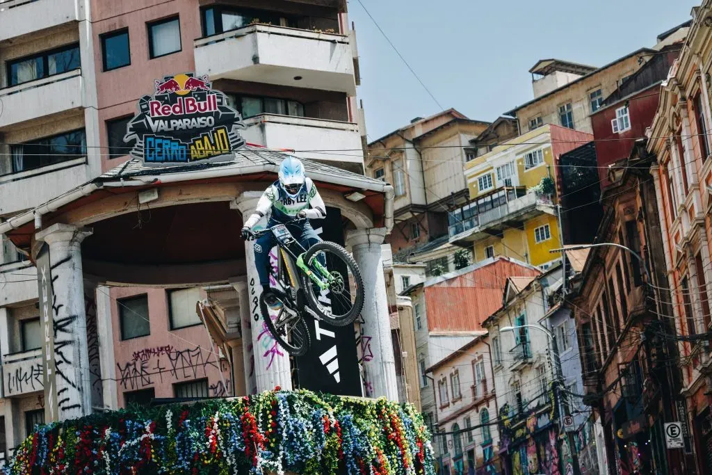 El Salto de la Pérgola será el cierre de un nuevo trazado de Red Bull Valparaíso Cerro Abajo. Foto: Red Bull Content Pool.