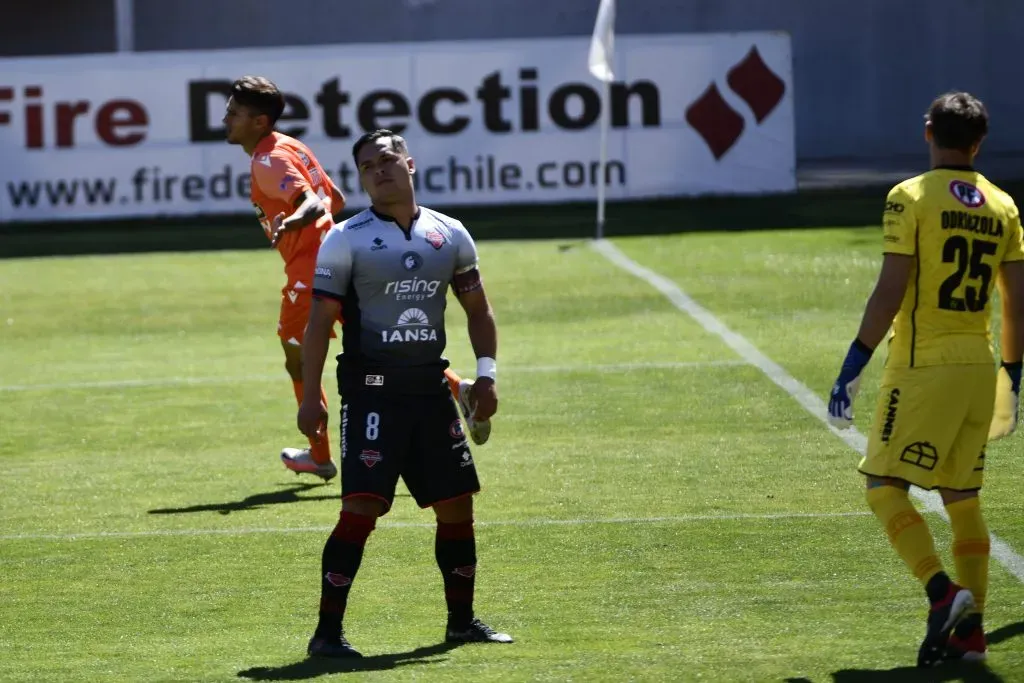 Nicolás Vargas y Rodrigo Odriozola podrían ser compañeros en Huachipato. (Pedro Tapia/Photosport).