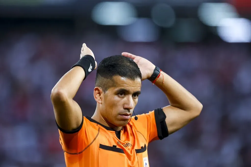 Rodrigo Carvajal, el juez del partido que O’Higgins le ganó a Colo Colo. (Pepe Alvujar/Photosport).