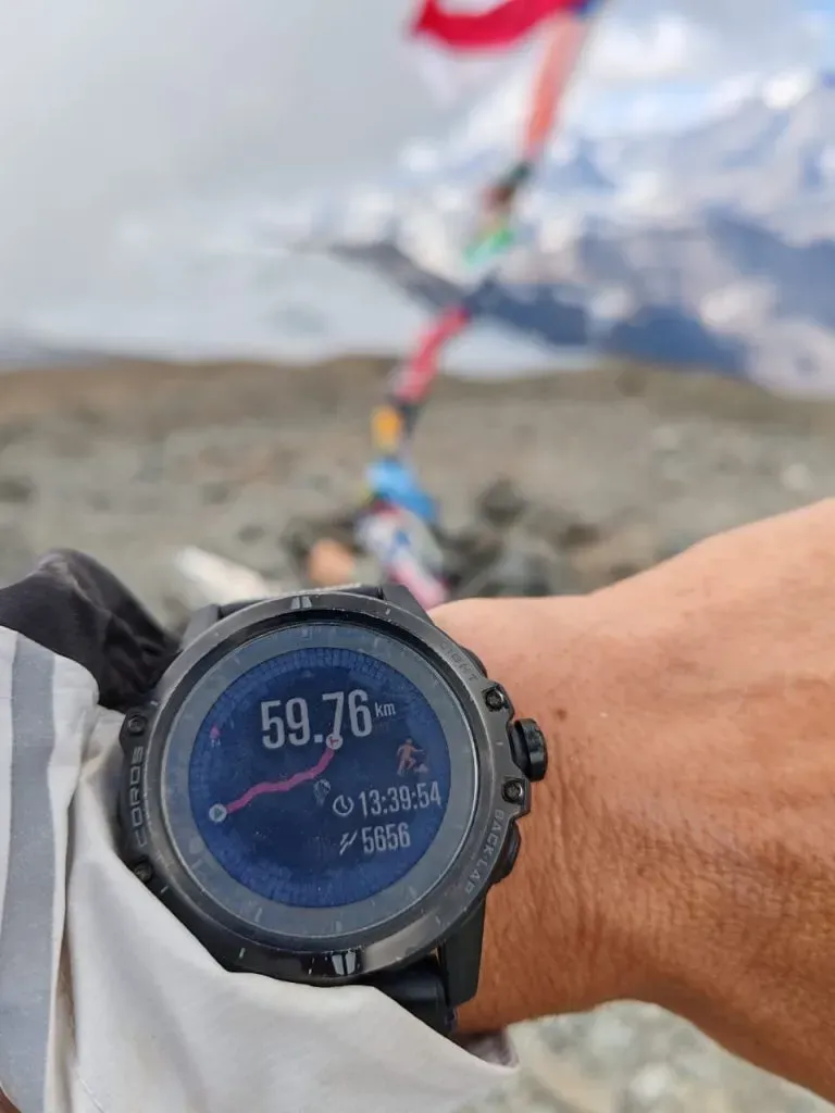 Cartes lo consiguió en un tiempo aún mejor: hizo cumbre en 13 horas 39 minutos 54 segundos