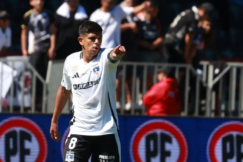 Esteban Pavez es criticado por los hinchas de Colo Colo. Foto: Eduardo Fortes/Photosport