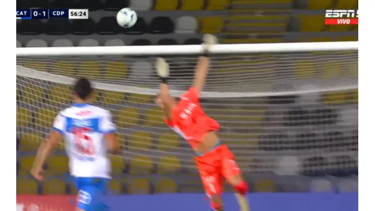 Bernedo y una buena respuesta ante el Tino. (Captura Disney+).