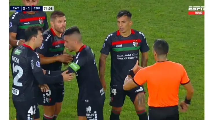 El "5" de Palestino fue expulsado.