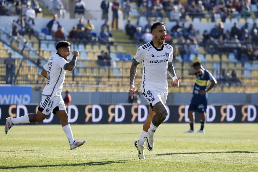 Javier Correa celebró su primer tanto en el estadio Sausalito frente a Everton. (Raul Zamora/Photosport).