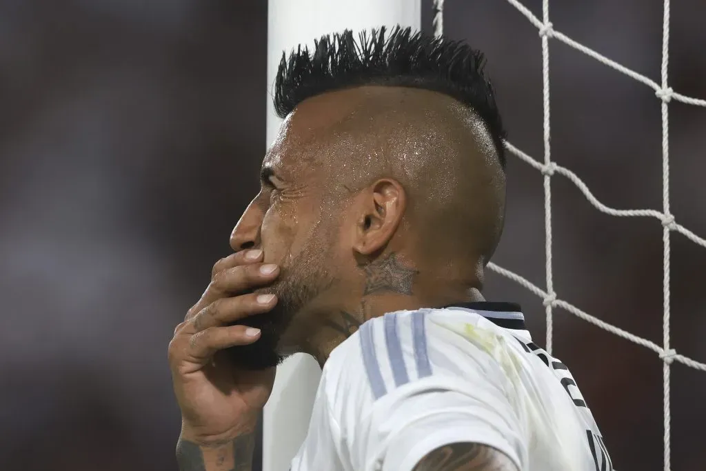 Arturo Vidal y su reacción tras sentir la lesión muscular ante O’Higgins. (Felipe Zanca/Photosport).