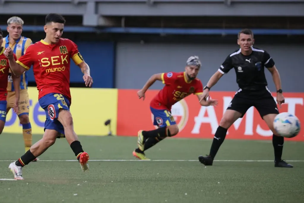 Pablo Aránguiz anotó de penal en los 90 minutos de tiempo regular. (Dragomir Yankovic/Photosport).