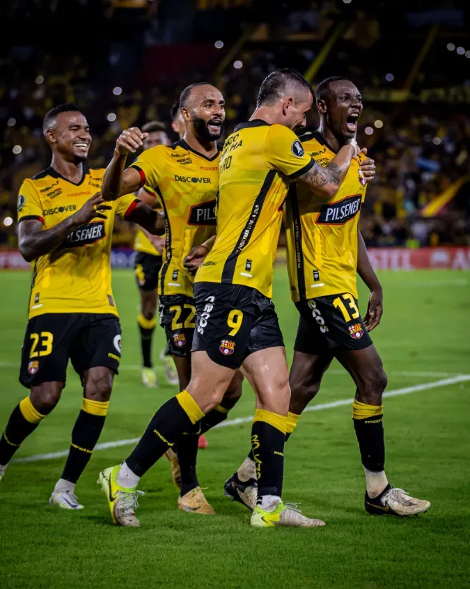Octavio Rivero celebra junto al Barcelona de Ecuador. (Foto: Libertadores).