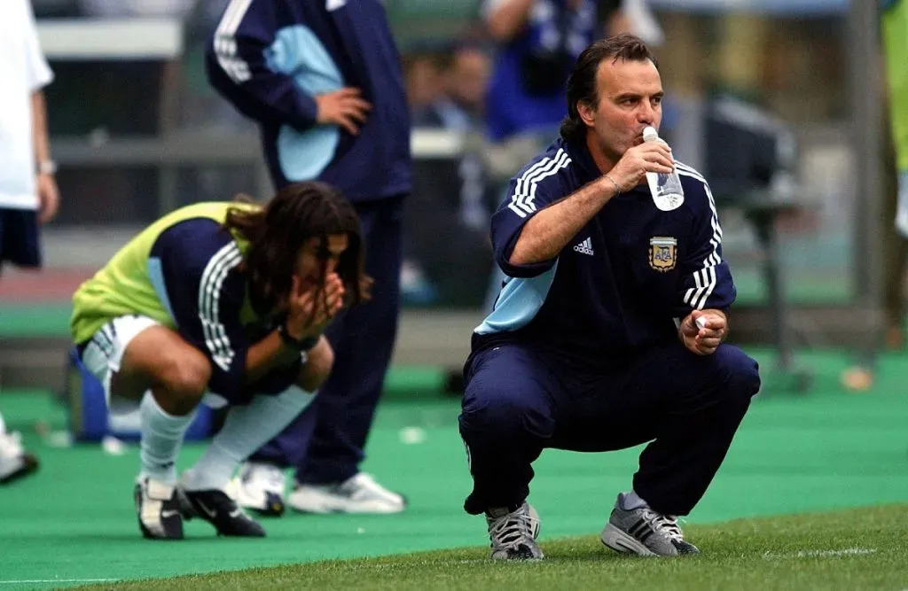 Marcelo Bielsa como DT de la Selección Argentina en el Mundial 2002 (Getty Images).