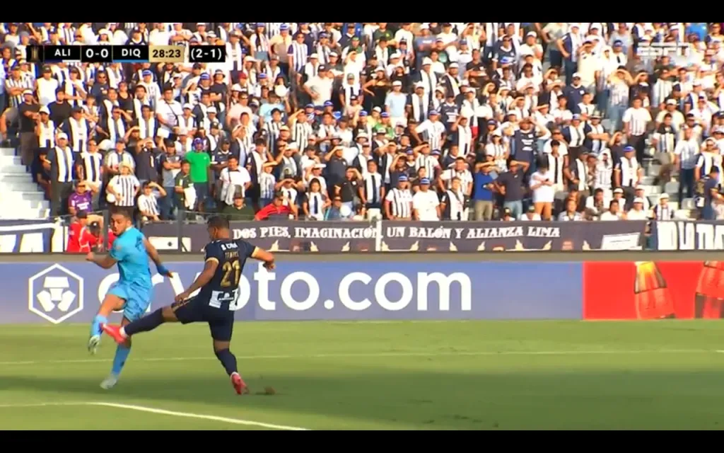 La secuencia del penal a César González.