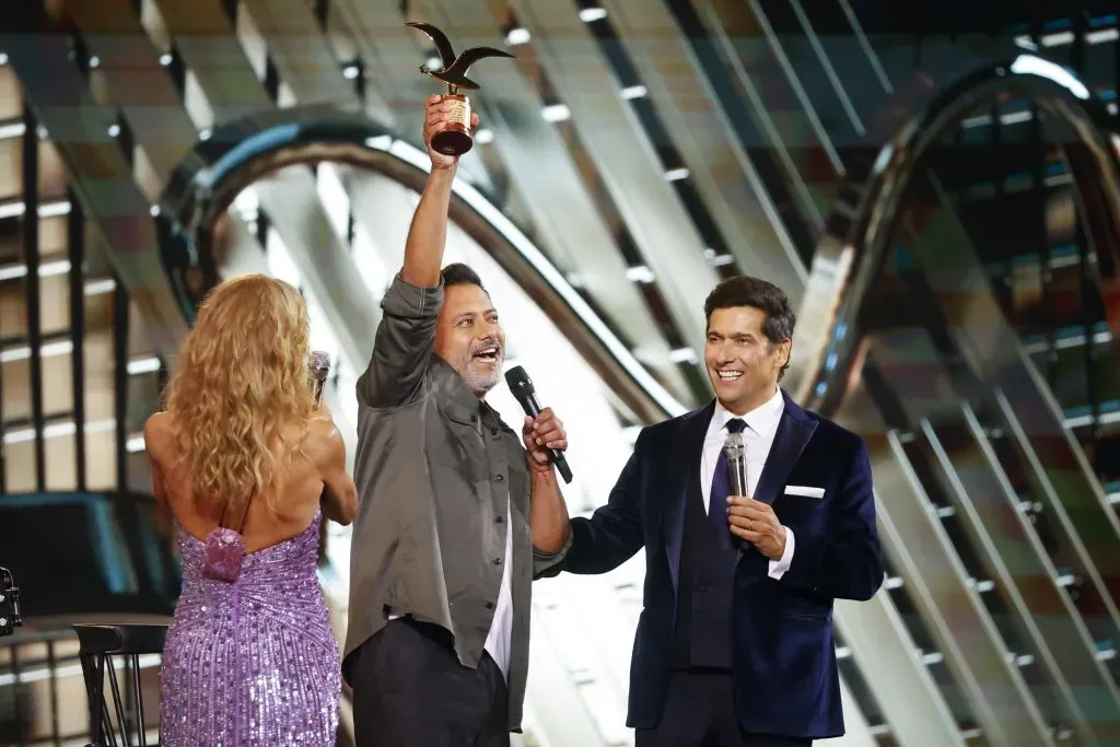 Pedro Ruminot recibió los correspondientes premios por su participación exitosa en el pasado Festival de Viña del Mar. Foto: Sebastian Cisternas/Aton Chile