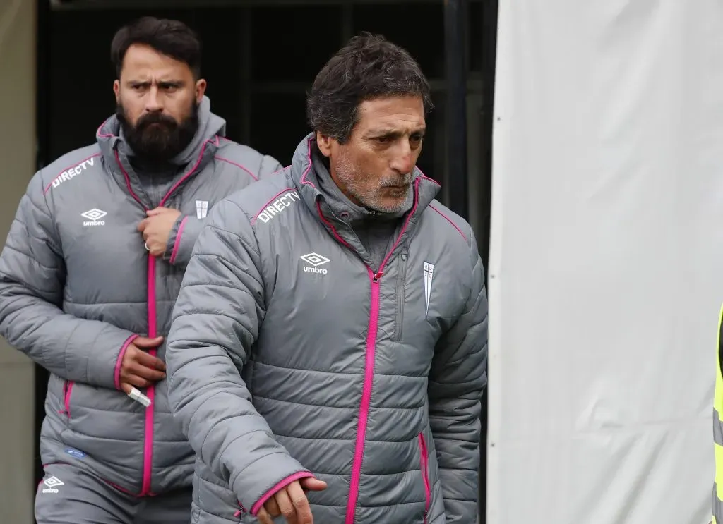 Osvaldo Alegría junto a Mario Salas en la UC. (Martin Thomas/Photosport).