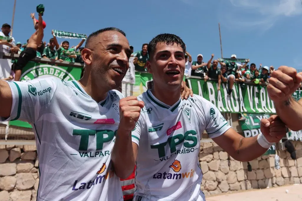 Jorge Luna y John Valladares festejan el gol de la victoria. (Andy Manzanares/Photosport).