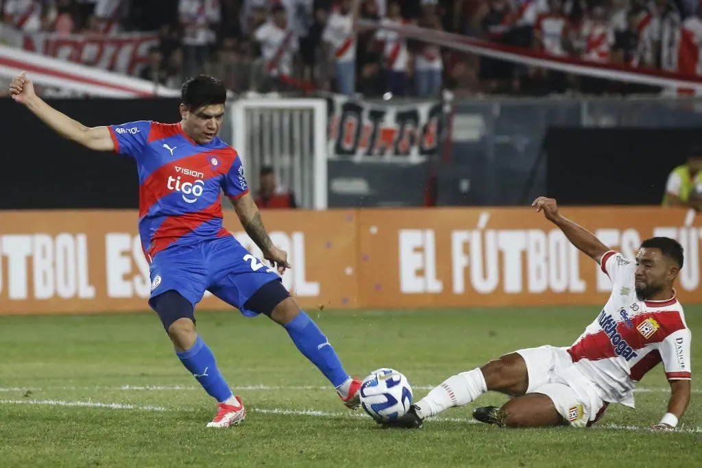Claudio Aquino durante su visita a Chile con Cerro Porteño, ante Curicó Unido en el Estadio Monumental, por la Copa Libertadores 2023. Foto: Jonnathan Oyarzun/Photosport