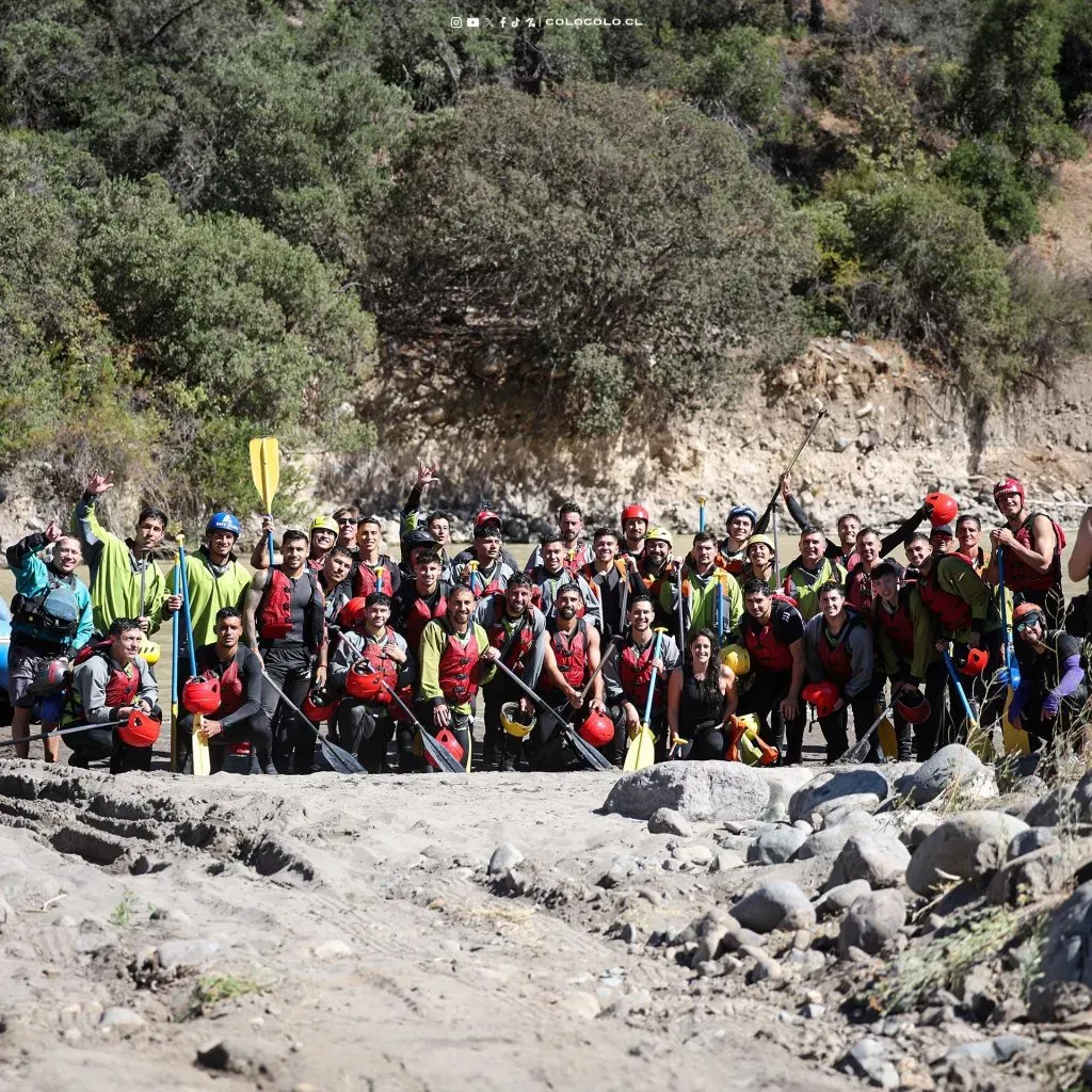 El plantel de Colo Colo vivió una jornada de rafting pero con uno de sus jugadores pasando tremendo susto. Foto: Colo Colo.