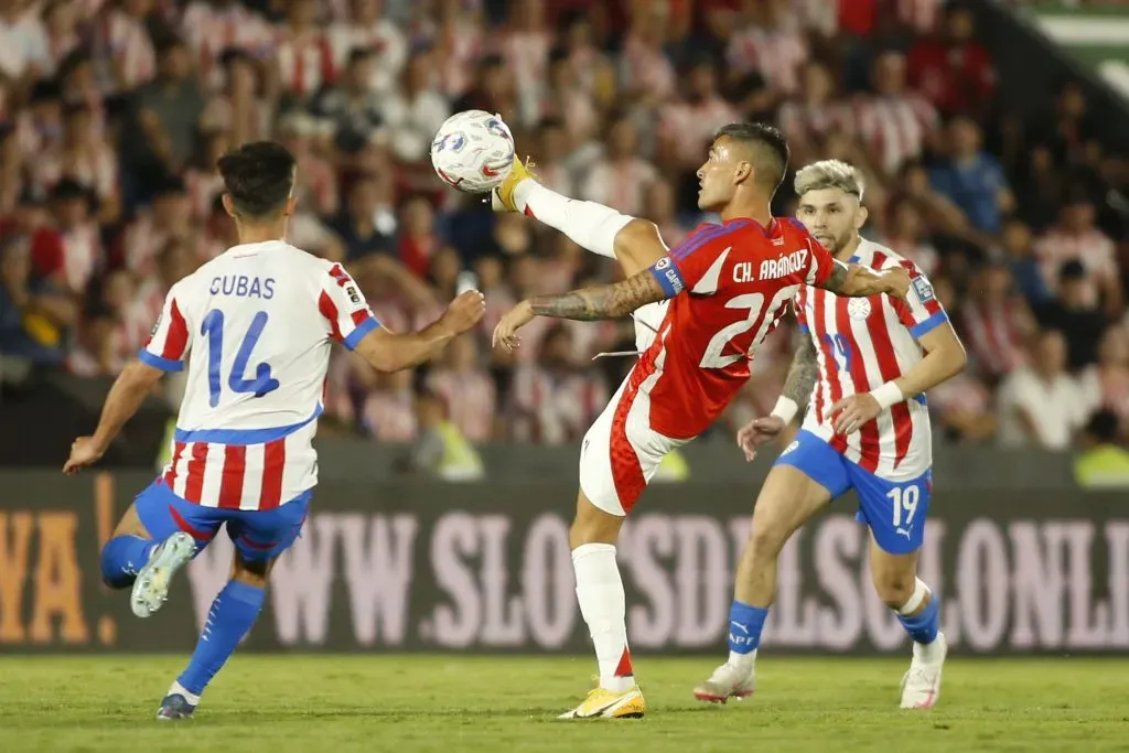 Charles Aránguiz terminó como capitán de Chile. Imagen: Photosport