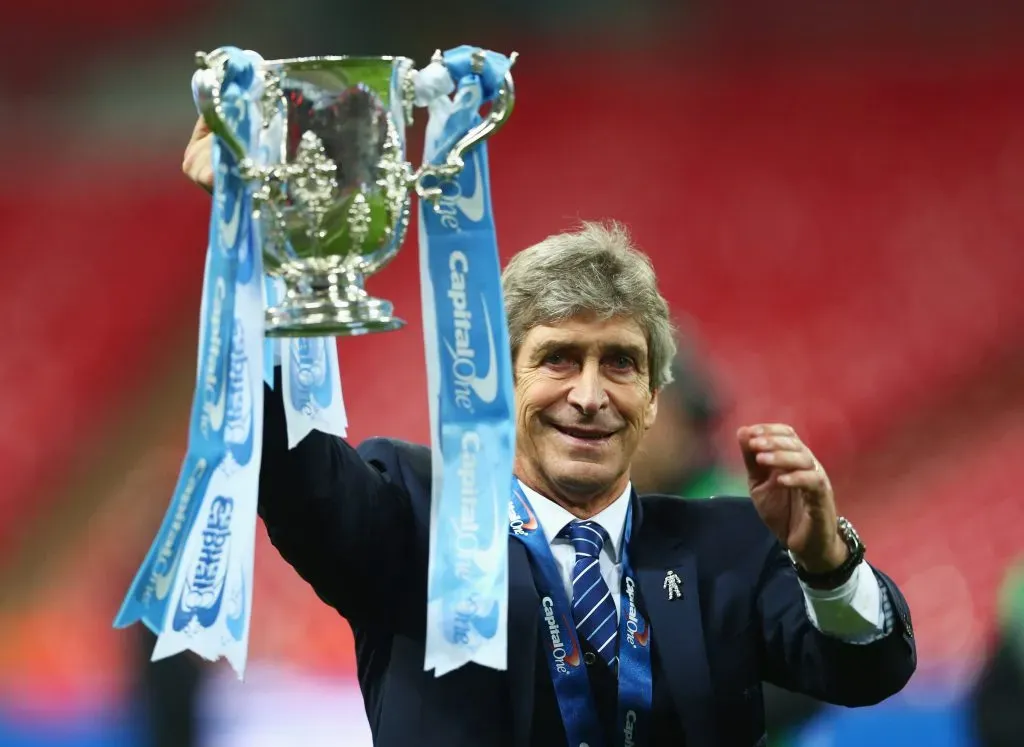 Manuel Pellegrini estaba dirigiendo al Manchester City al momento de recibir el llamado de Arturo Salah para recibir a la selección chilena. | Foto: Getty Images.