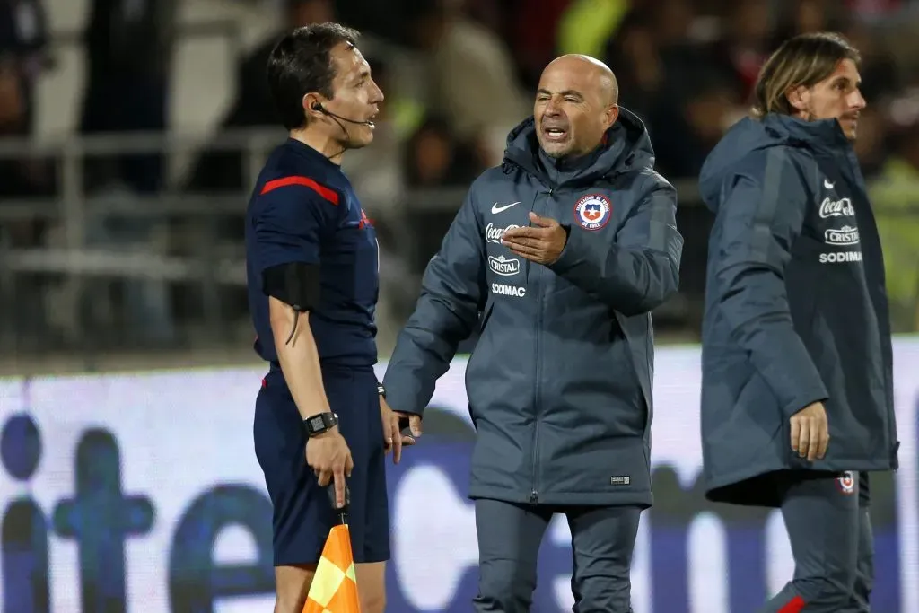 Jorge Sampaoli dirigiendo a la selección chilena. Foto: Andrés Piña/Photosport