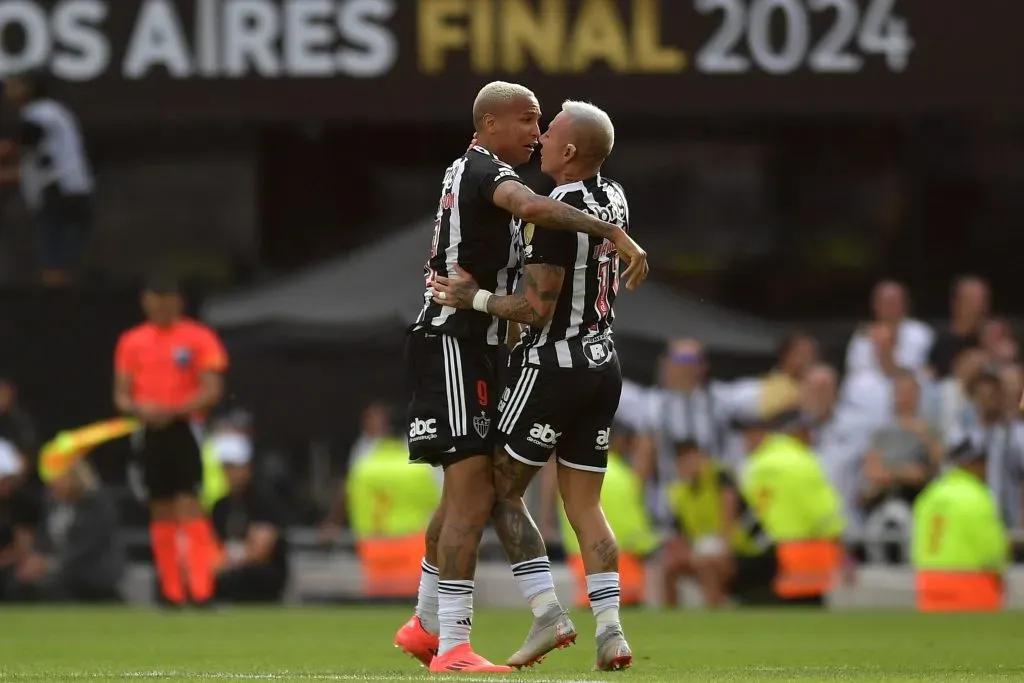 Deyverson y Eduardo Vargas jugaron juntos en Atlético Mineiro. (Marcelo Endelli/Getty Images).