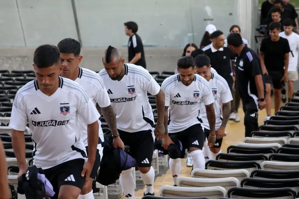 Colo Colo en la presentación de la camiseta 2025. (Javier Salvo/Photosport).