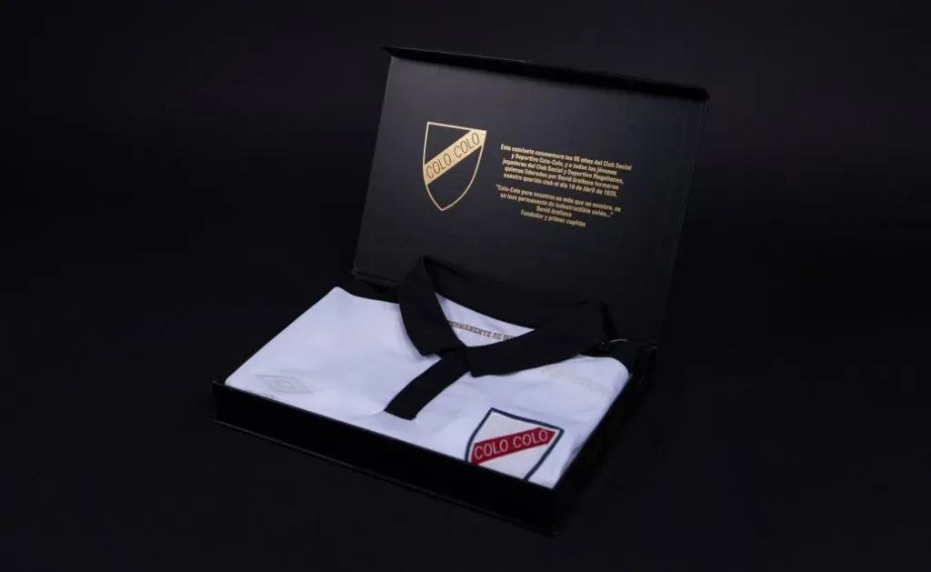 Esta camiseta del Cacique venía en una caja de colección.
