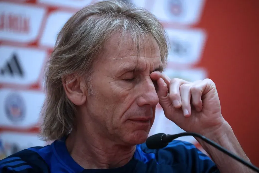 Ricardo Gareca parecía tener las horas contadas en La Roja. Sin embargo, se queda por ahora. Foot: Javier Salvo/Photosport