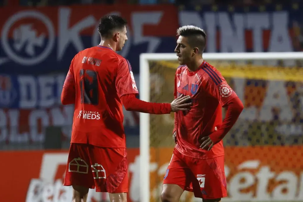 Leandro Fernández reacciona por la expulsión de Altamirano en la U contra Everton.
