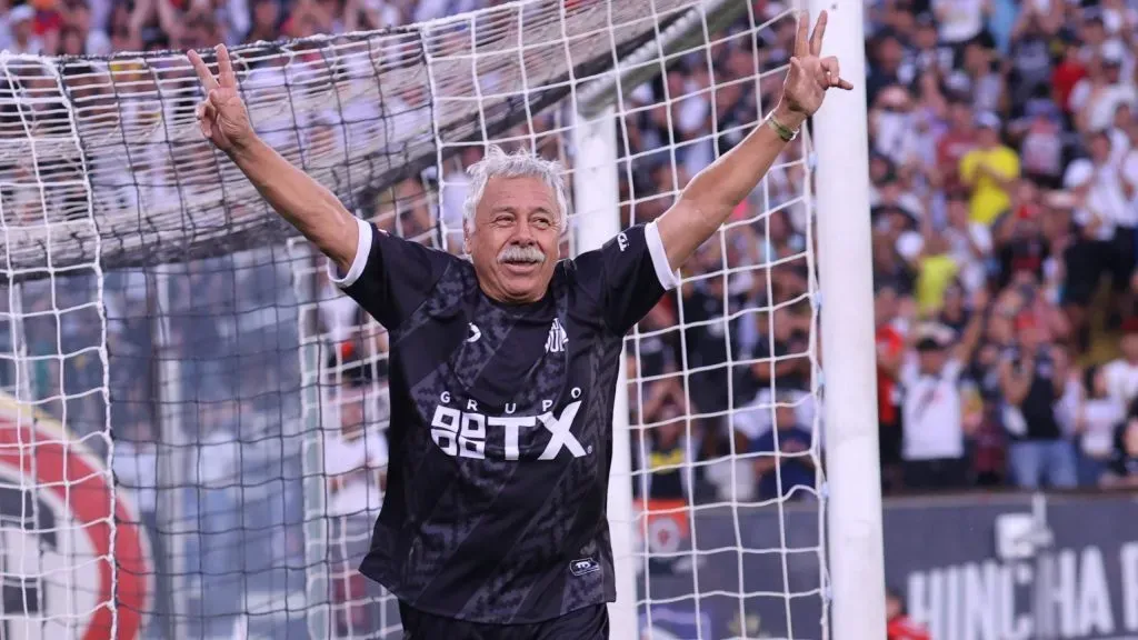 Carlos Caszely adelanta el debut del Cacique.