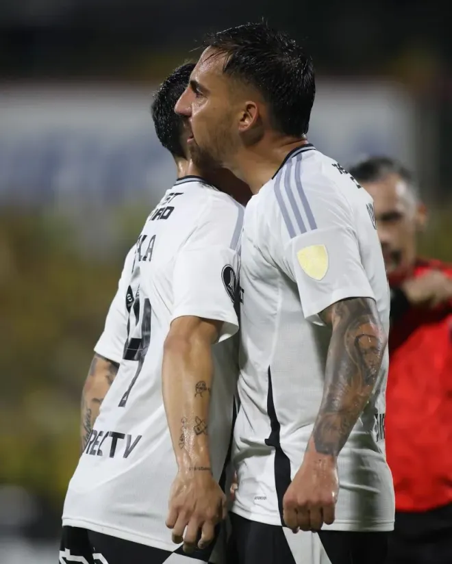 Javier Correa y Cristián Zavala celebraron así el 3-3. (Foto: Colo Colo).