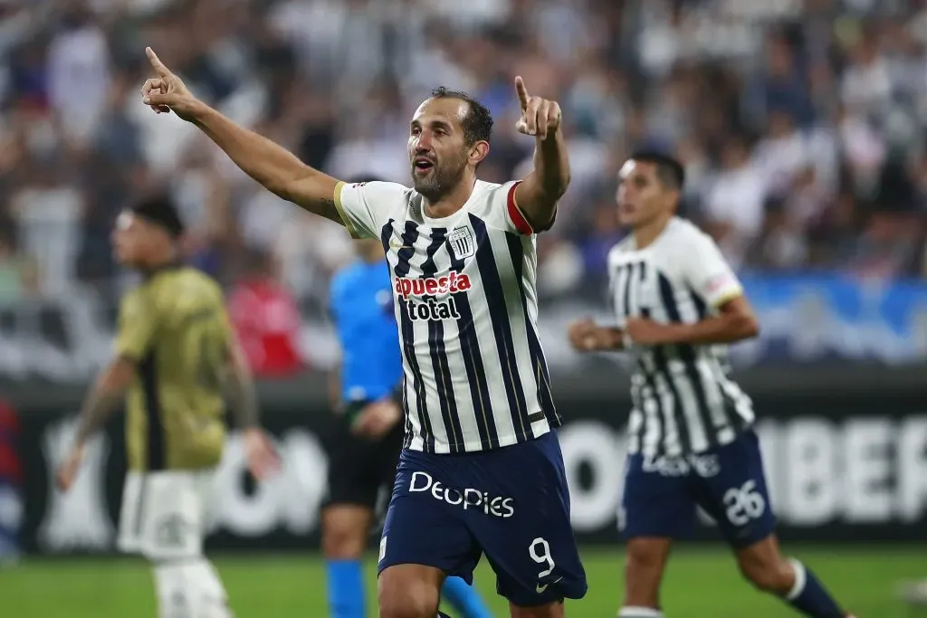 Hernán Barcos le anotó un gol a Colo Colo en la fase de grupos de la Copa Libertadores 2024. (Violeta Ayasta/Photosport).