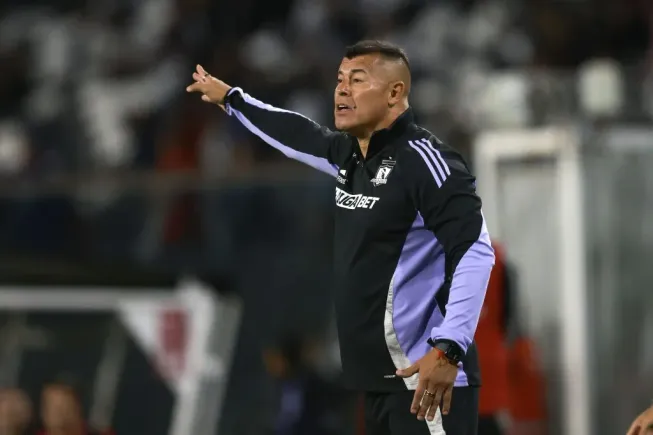 Jorge Almirón ante Wanderers en el Monumental. (Felipe Zanca/Photosport).