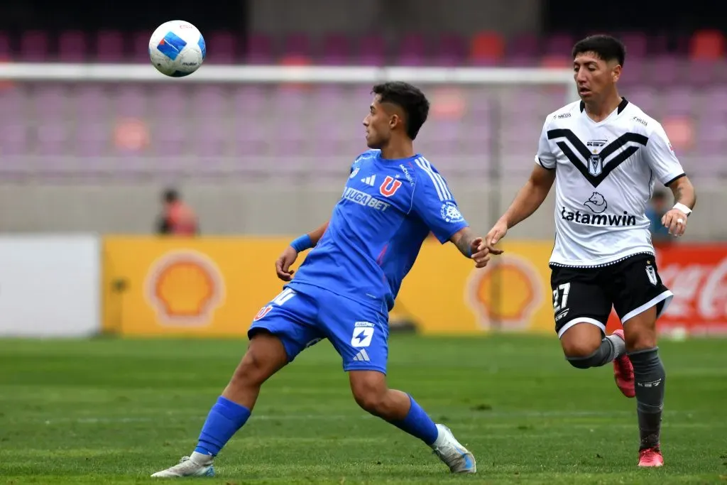 Lucas Assadi en acción ante Santiago Morning. (Alejandro Pizarro Ubilla/Photosport).