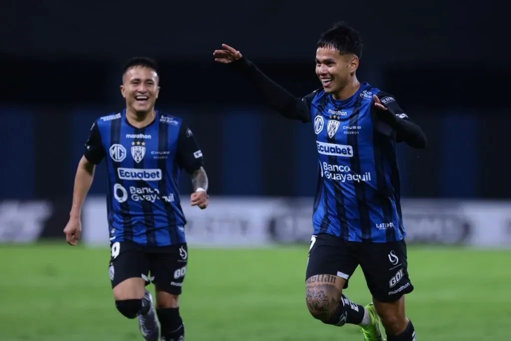 Independiente del Valle ganó casi al final del partido a Universitario