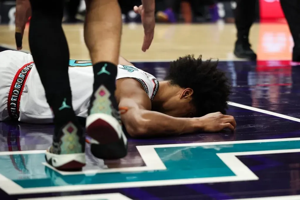 Jaylen Wells tras la brutal caída (Getty Images).